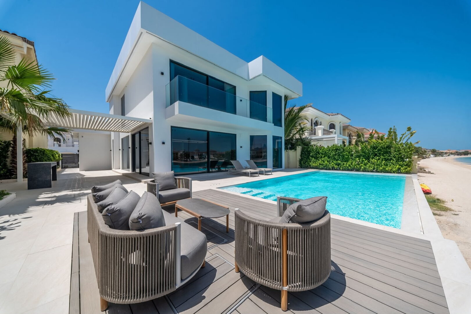Modern villa with pool and terrace, Espace listing in Dubai